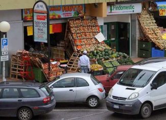 Remtene ortofrutta esposta in strada
