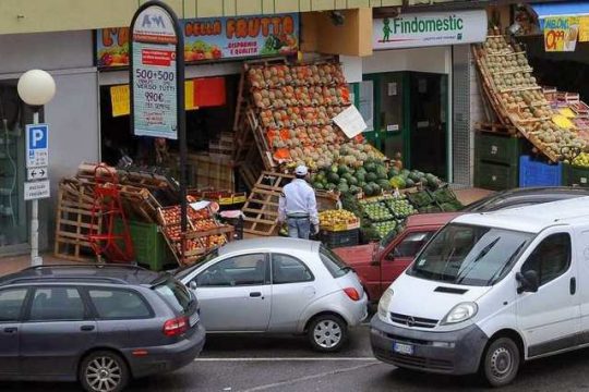 Remtene ortofrutta esposta in strada